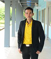 นายชัยวัฒน์ ช่วยแท่น